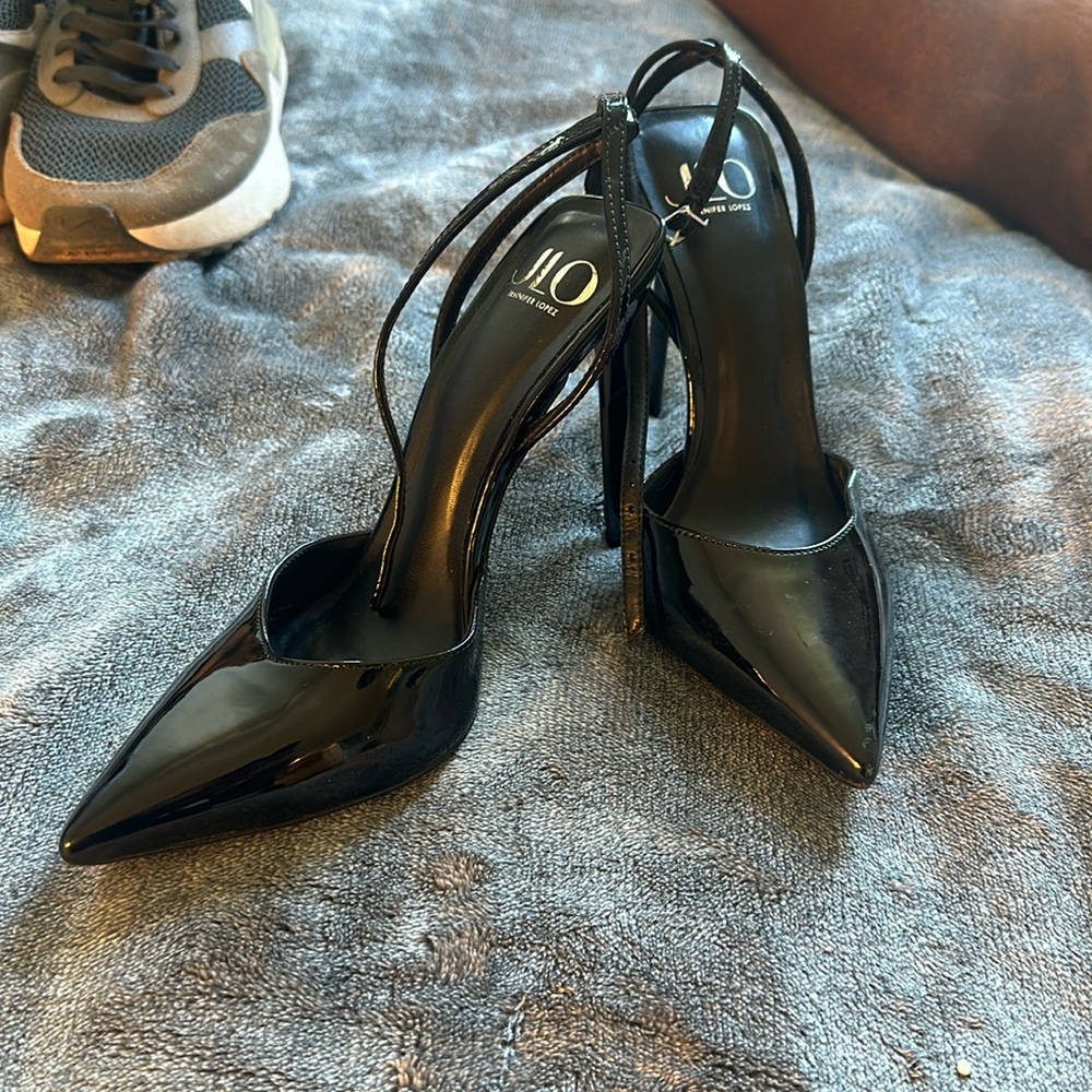 Shiny black pumps